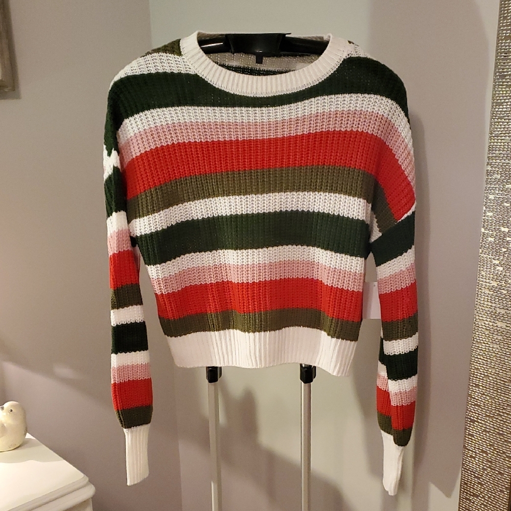 Charlotte Russe Red and Green Crew Neck Sweater